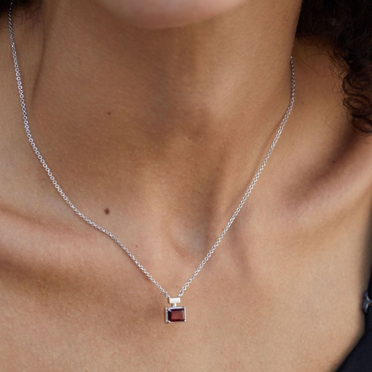 18k Platinum Plated Garnet Inlaid Pendant Necklace - CLARE